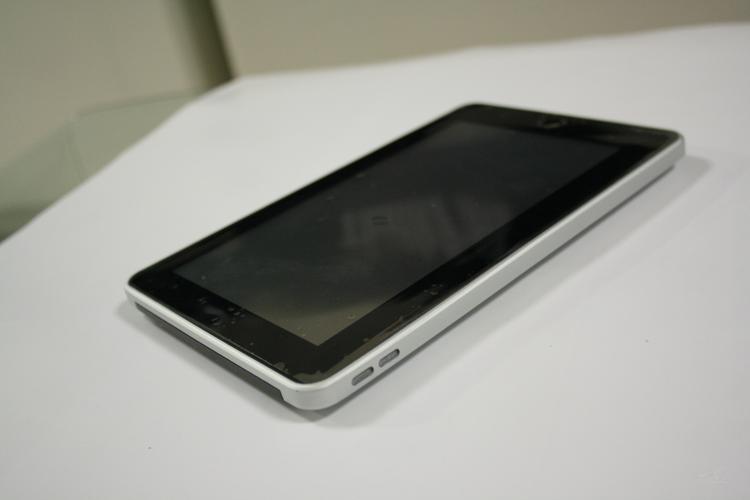 800&times;480 处理器:telechips tcc8902 800mhz 核心数:单核 系统内存